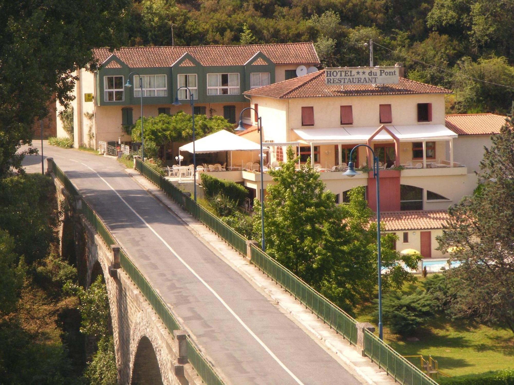 Logis Hotel Restaurant Du Pont Ambialet Exterior photo