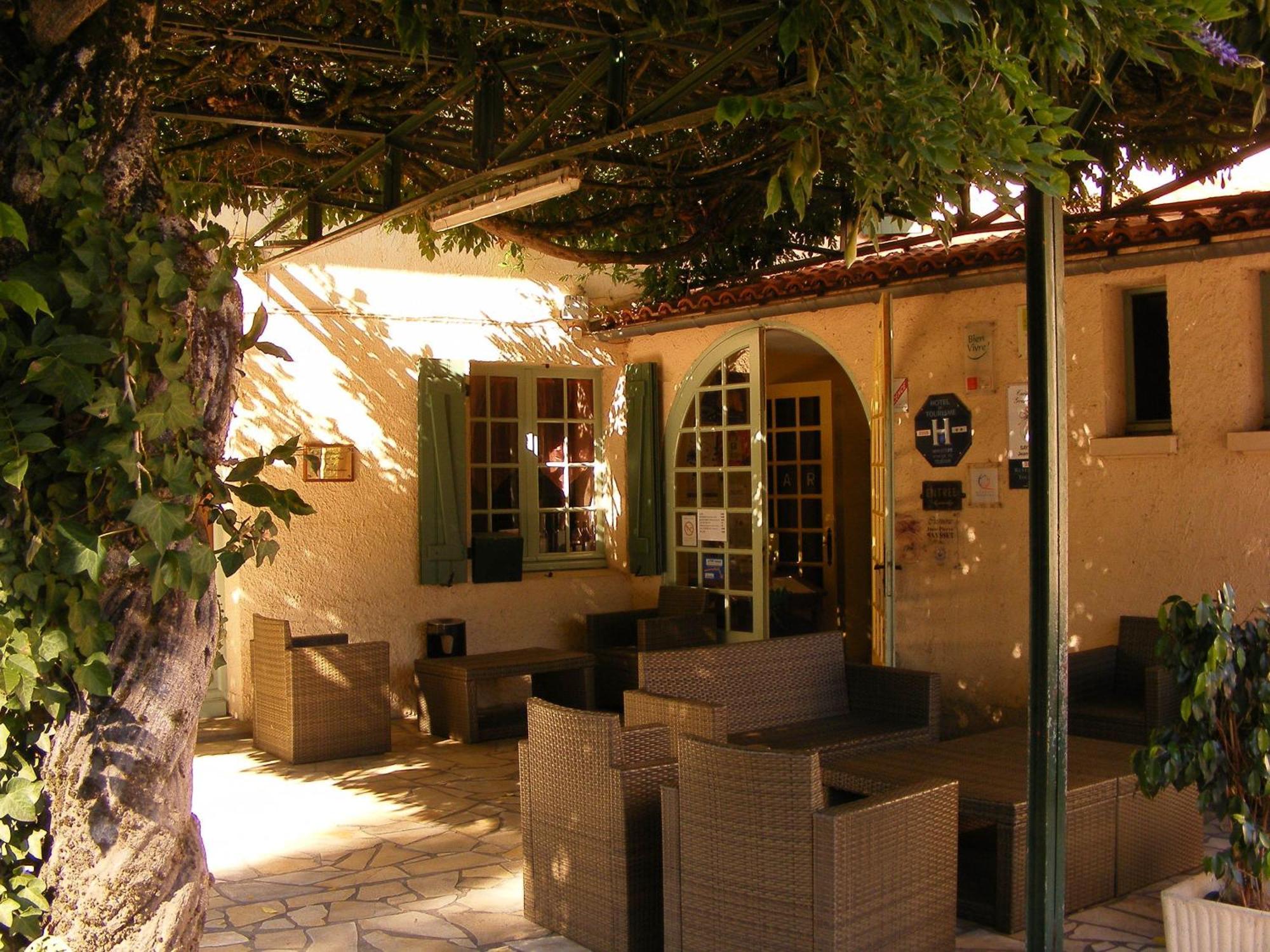 Logis Hotel Restaurant Du Pont Ambialet Exterior photo